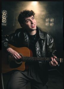 Romantismo marca nova fase de Gabriel Aiala